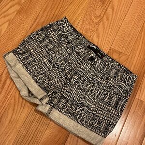 BDG Urban Outfitters Black White Patterned Shorts denim like. NWOT Sz 27 stretch